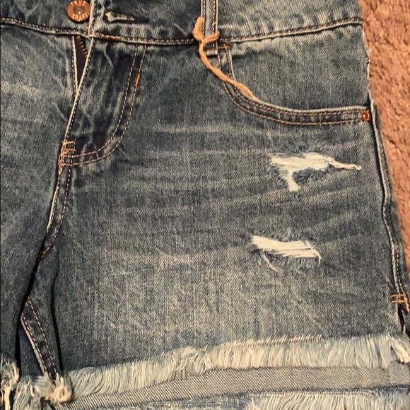 True Craft Mid Rise Shorts - Picture 2 of 7